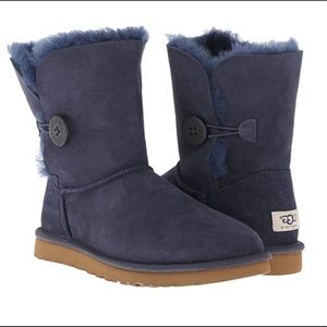 NWOT Navy Uggs Bailey Button